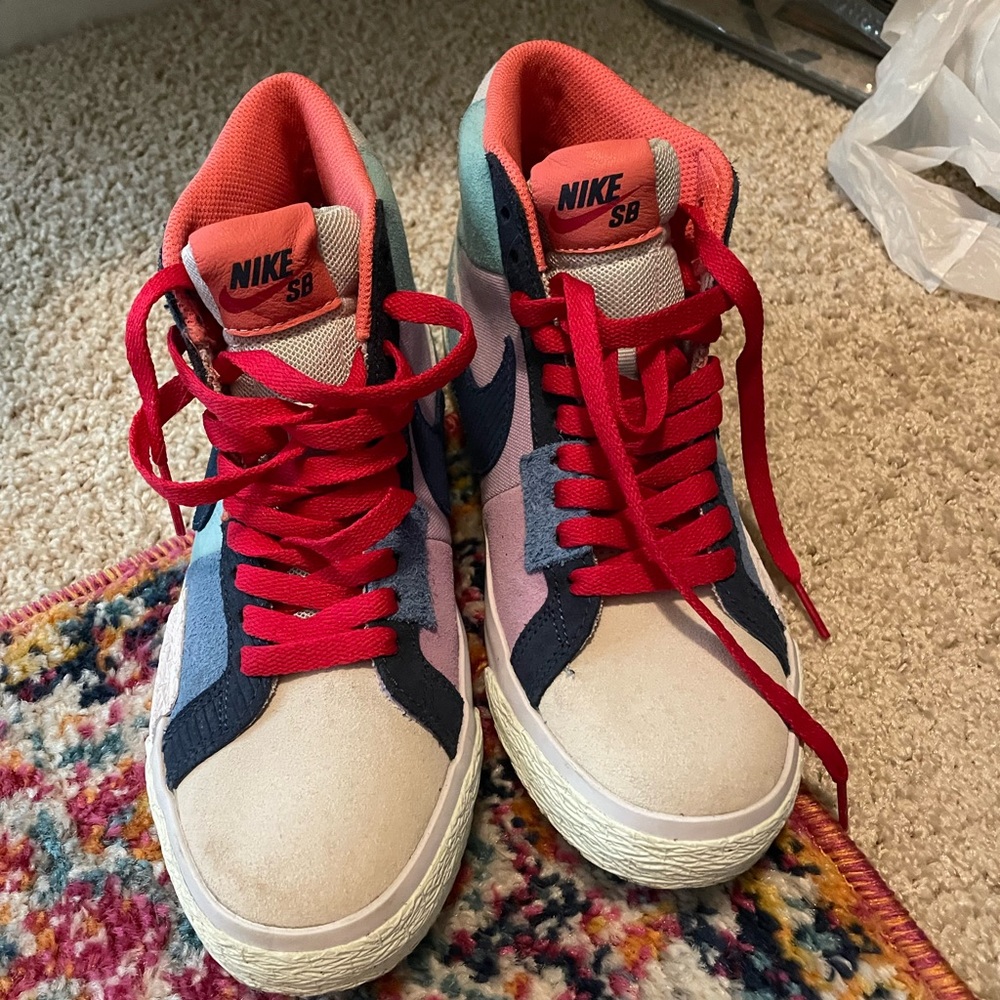 Nikes - Picture 2 of 3